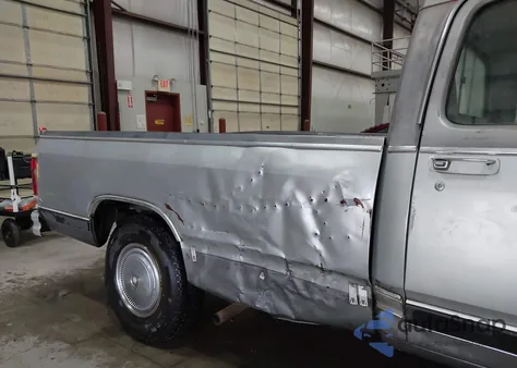 1984 Dodge D-Series D300/D350 z USA, uszkodzony, nr VIN 1B7KD3416ES326270